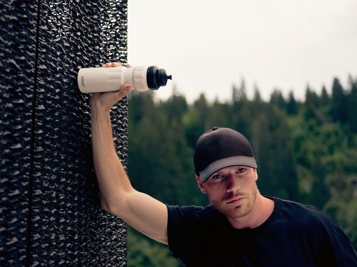 SIGG - Alu Sport Trinkflasche - WMB Sports - Mit 3-Stufen-Sportverschluss - Klimaneutral Zertifiziert - Auslaufsicher - Federleicht - BPA-frei - 0,75L Alcovic