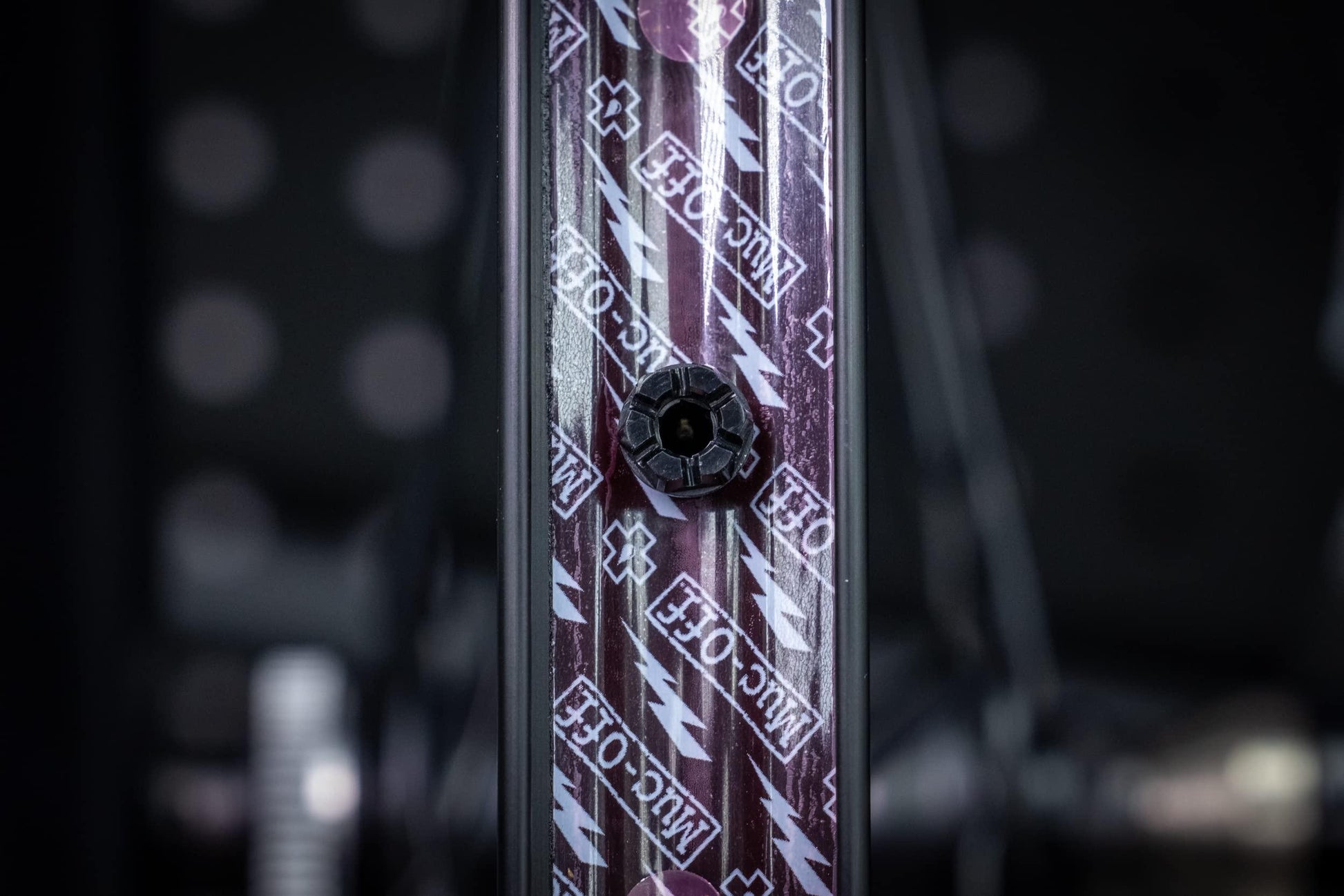 Muc-Off Graue Presta Tubeless Ventile, 44 mm - Hochwertige Anti-Leck Fahrradventile mit integriertem Werkzeug zum Entfernen des Ventilkerns Alcovic